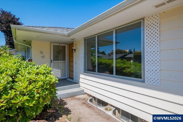18441 SE Clinton St, Gresham, OR 97030