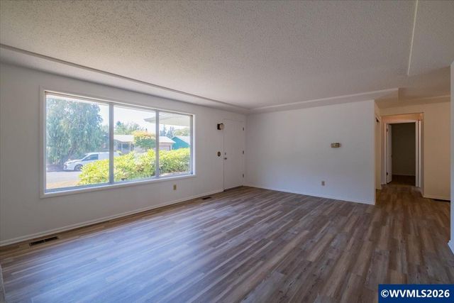 18441 SE Clinton St, Gresham, OR 97030