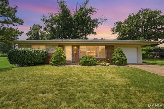 9241 Ewers Drive, Crestwood, MO 63126