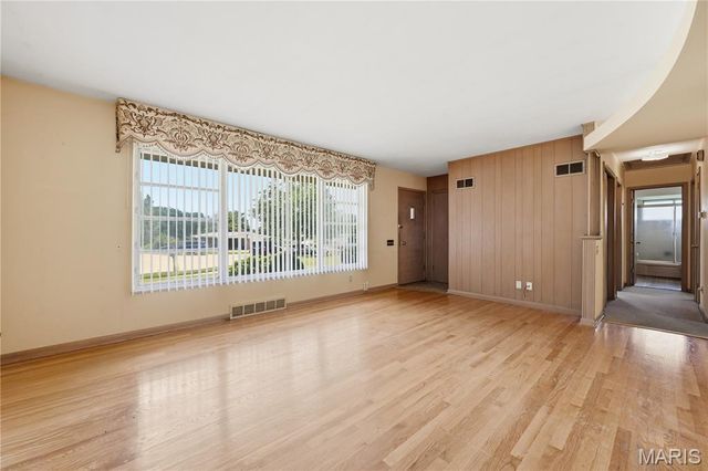 9241 Ewers Drive, Crestwood, MO 63126