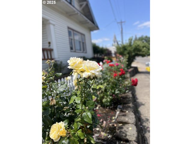 385 Se TOWNSHIP Rd, Canby, OR 97013