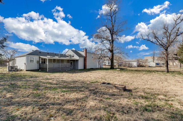 824 W Southerland Dr., Wichita, KS 67217