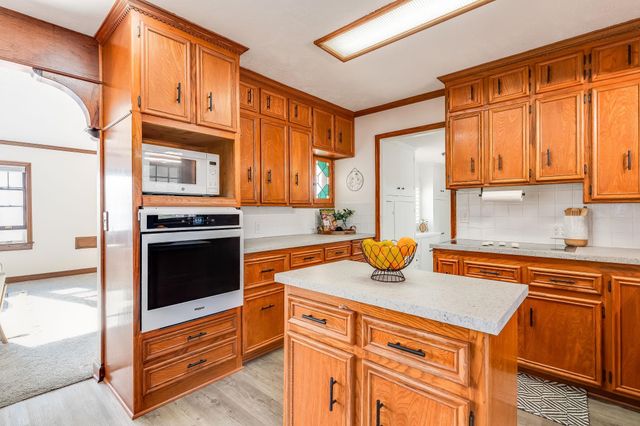 824 W Southerland Dr., Wichita, KS 67217