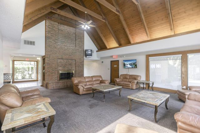 1143 Brookview Circle, Pickerington, OH 43147