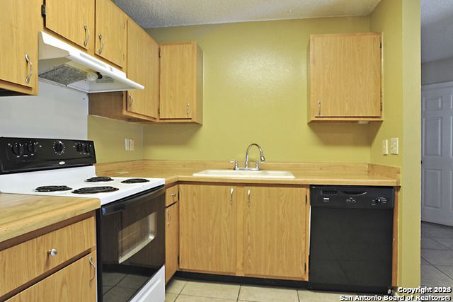 7318 CORIAN PARK DR, San Antonio, TX 78249