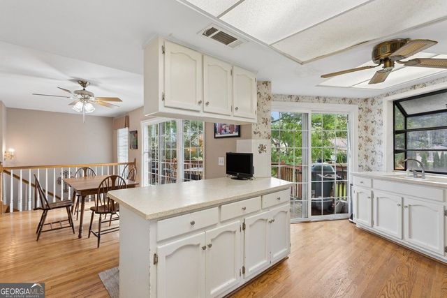 1802 Hunters Glen NE, Marietta, GA 30062