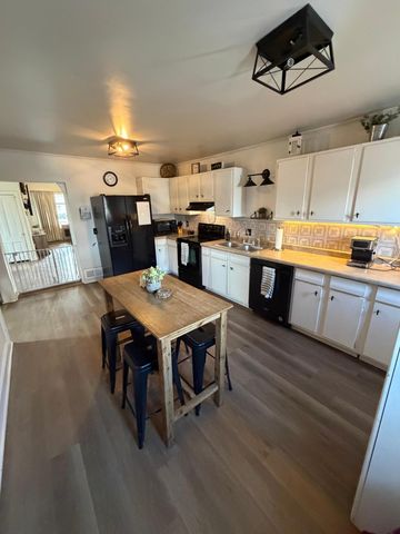 308 W Douglas Avenue, Fergus Falls, MN 56537