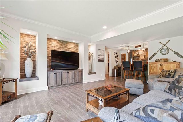 7 Dakota Circle, Lake Winnebago, MO 64034