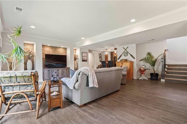 7 Dakota Circle, Lake Winnebago, MO 64034