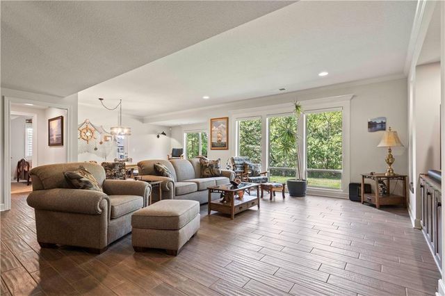7 Dakota Circle, Lake Winnebago, MO 64034