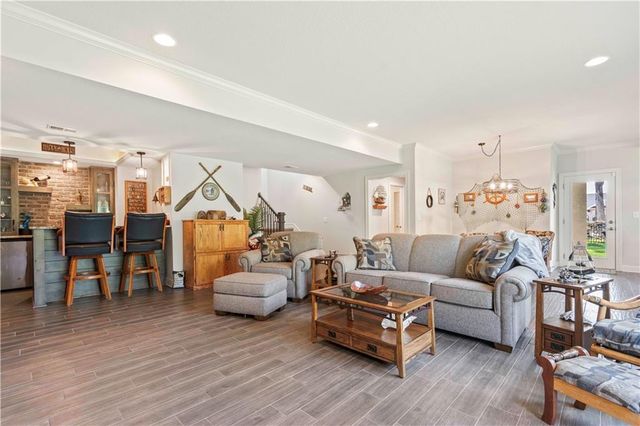7 Dakota Circle, Lake Winnebago, MO 64034