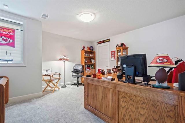 7 Dakota Circle, Lake Winnebago, MO 64034