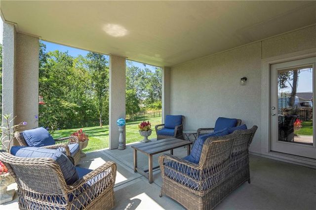 7 Dakota Circle, Lake Winnebago, MO 64034