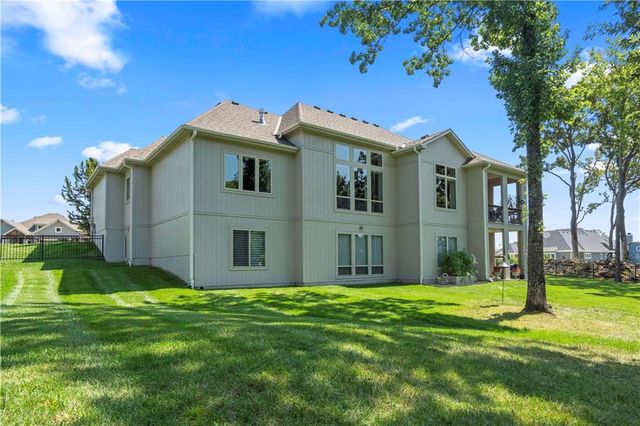 7 Dakota Circle, Lake Winnebago, MO 64034