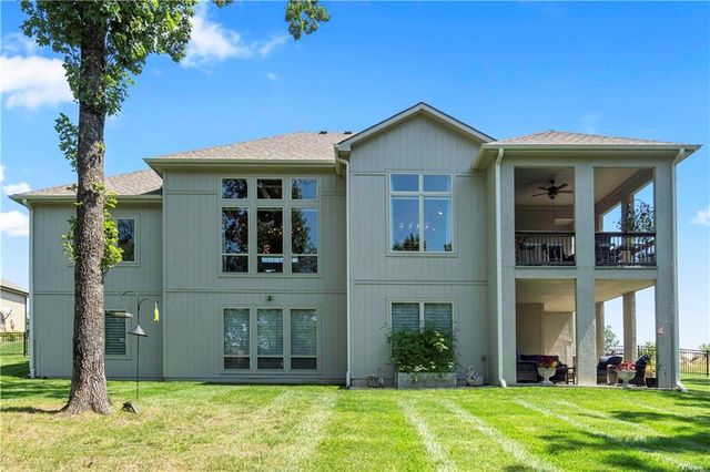 7 Dakota Circle, Lake Winnebago, MO 64034