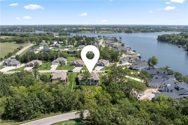 7 Dakota Circle, Lake Winnebago, MO 64034