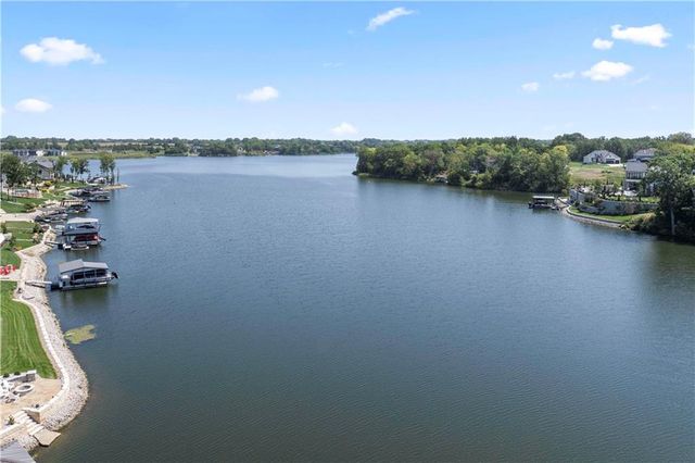 7 Dakota Circle, Lake Winnebago, MO 64034