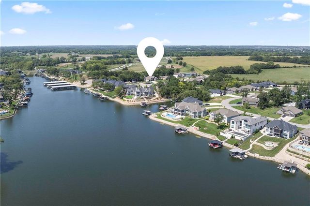 7 Dakota Circle, Lake Winnebago, MO 64034