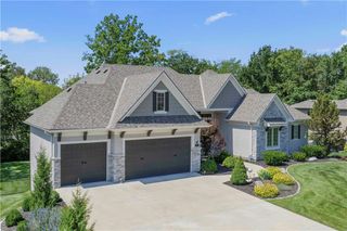 7 Dakota Circle, Lake Winnebago, MO 64034