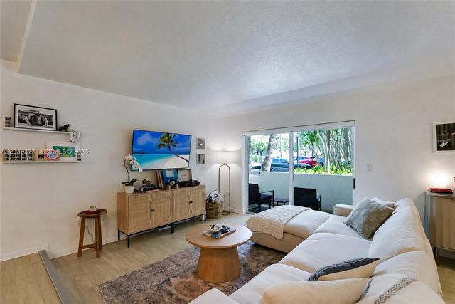 8950 SW 69th Ct 109, Pinecrest, FL 33156