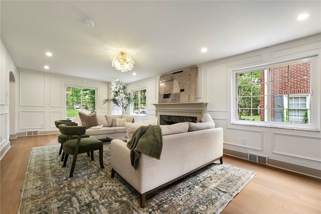 6835 Penham Place, Point Breeze, PA 15208