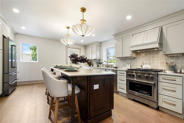 6835 Penham Place, Point Breeze, PA 15208