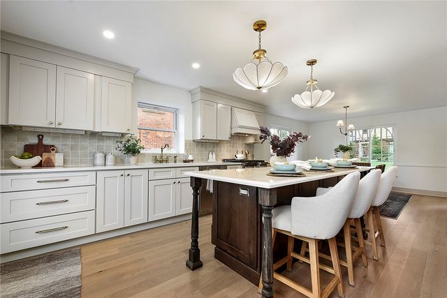 6835 Penham Place, Point Breeze, PA 15208