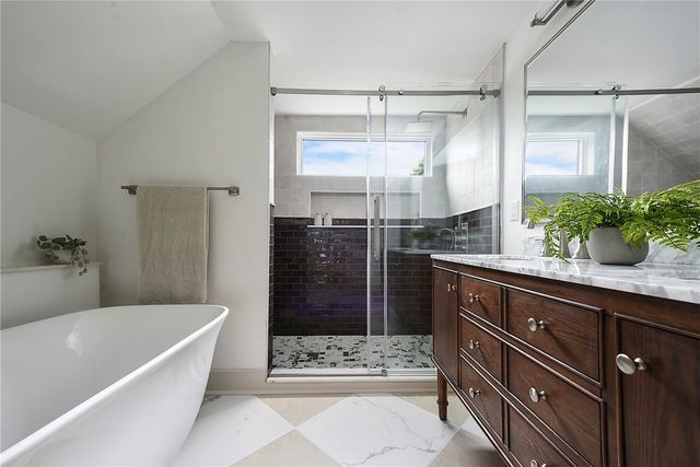 6835 Penham Place, Point Breeze, PA 15208