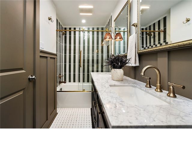 6835 Penham Place, Point Breeze, PA 15208