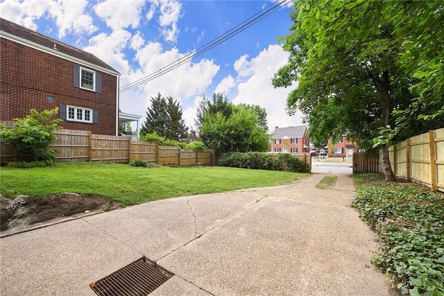 6835 Penham Place, Point Breeze, PA 15208