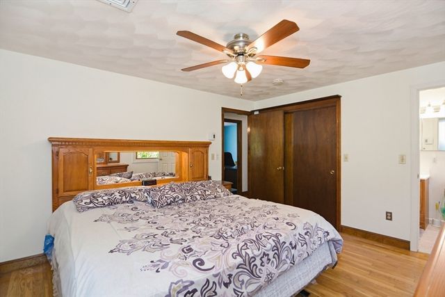 37 Cresthaven Drive, Burlington, MA 01803