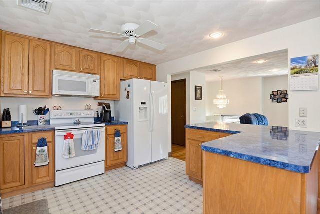 37 Cresthaven Drive, Burlington, MA 01803