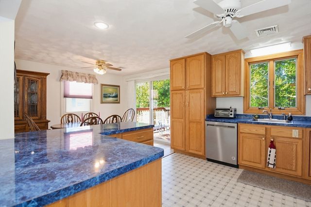 37 Cresthaven Drive, Burlington, MA 01803