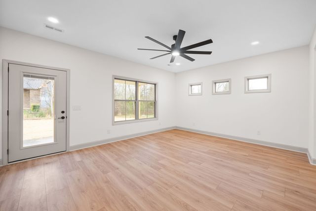 1483 Dewberry Rd, Clarksville, TN 37042