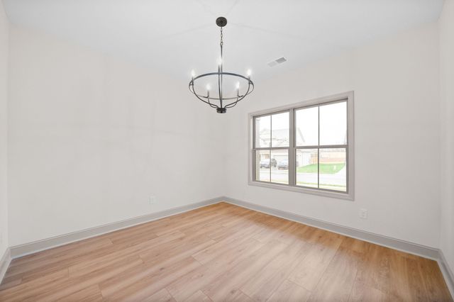 1483 Dewberry Rd, Clarksville, TN 37042