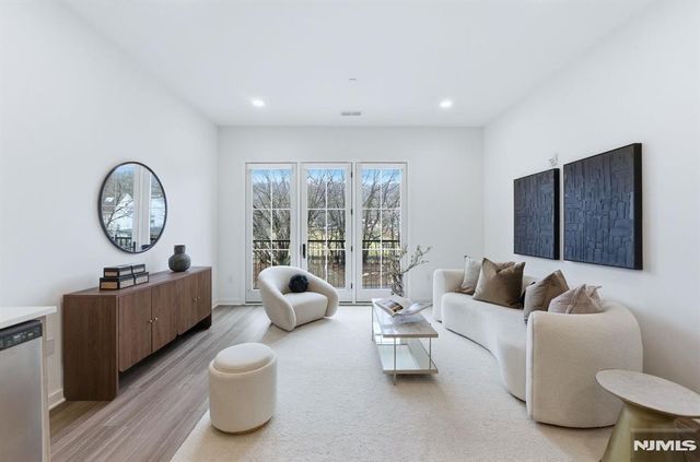 37 Orange Road 206, Montclair, NJ 07042