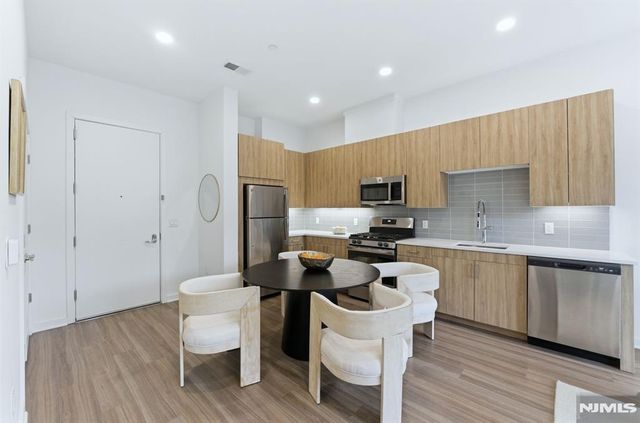 37 Orange Road 206, Montclair, NJ 07042