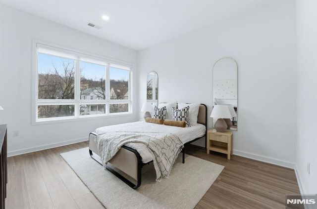 37 Orange Road 206, Montclair, NJ 07042