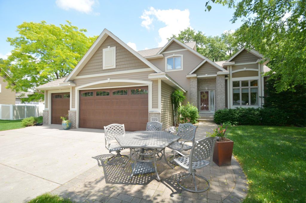 12213 Kenyon Court NE, Blaine, MN 55449