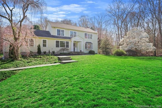 5 Holly Place, Wilton, CT 06897