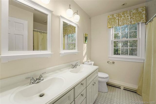 5 Holly Place, Wilton, CT 06897