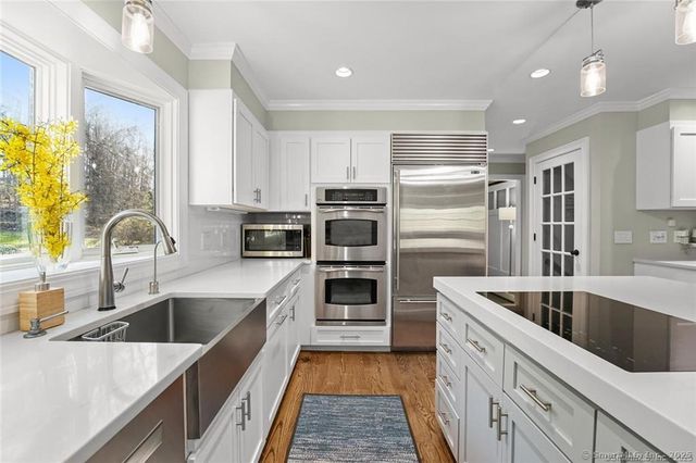 5 Holly Place, Wilton, CT 06897