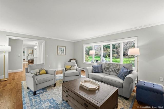 5 Holly Place, Wilton, CT 06897