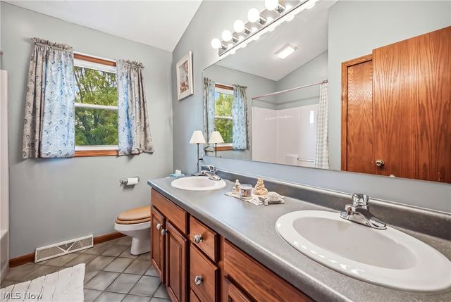 9945 Ginger Hill Road, New Middletown, OH 44442