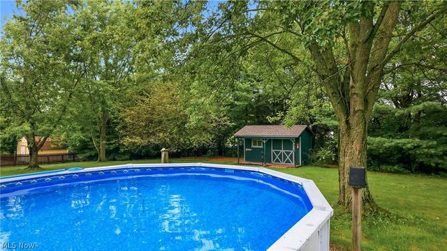 9945 Ginger Hill Road, New Middletown, OH 44442