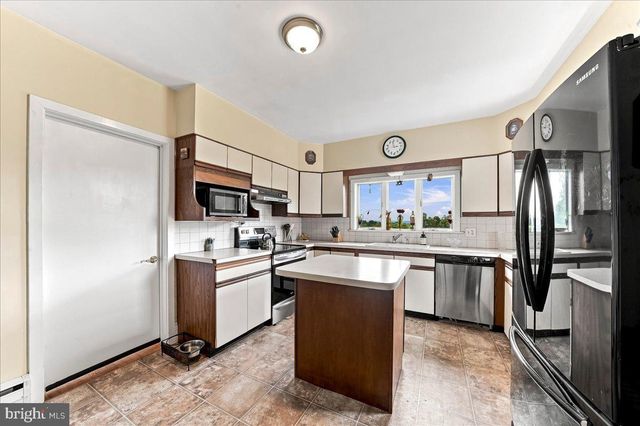 1679 HORSESHOE PIKE, Glenmoore, PA 19343