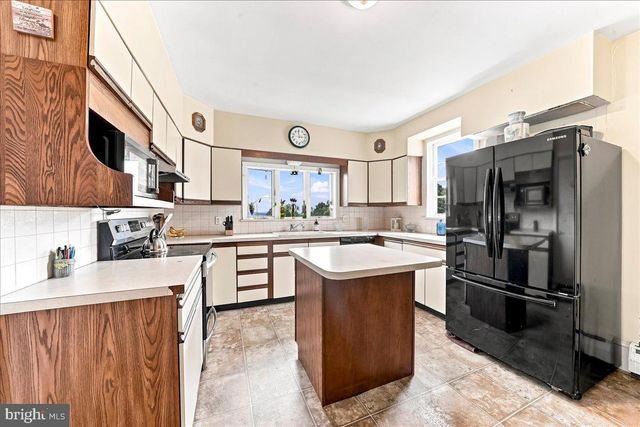 1679 HORSESHOE PIKE, Glenmoore, PA 19343