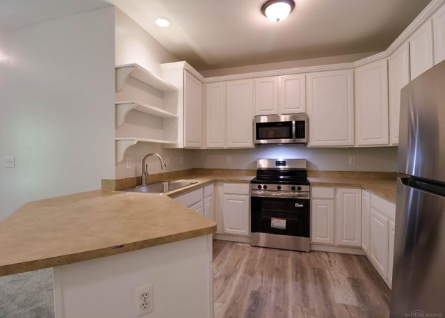 25675 Maritime Circle North Circle, Harrison Twp, MI 48045
