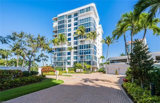 20 Seagate DR 803, Naples, FL 34103