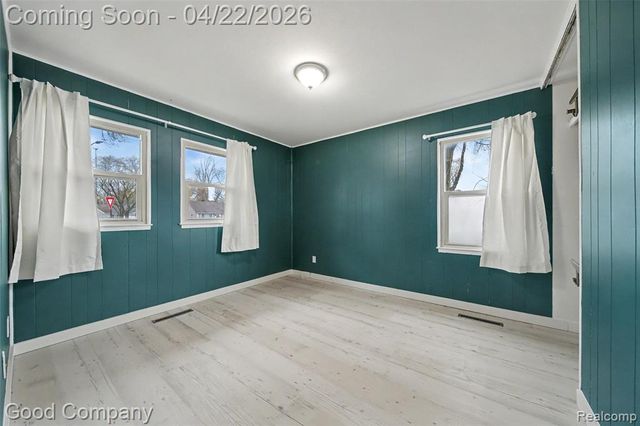 10280 Troy Street, Oak Park, MI 48237